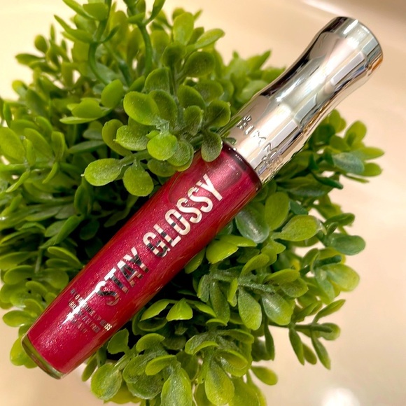 🎉Rimmel Stay Glossy Captivate Me! - Picture 1 of 4